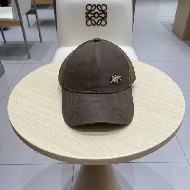 Dior 迪奥 新款原单棒球帽， 精致純也格调很有感觉，很酷很时尚，专柜断货热门，质量超赞