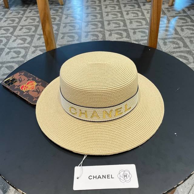 Chanel香奈儿 2025的新款平顶草帽，沙滩风，简约大方，百搭单品～出街首选，