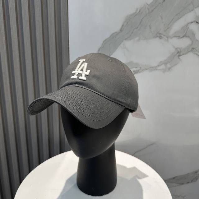 韩国正品Mlb棒球帽Ny最新最火的帽子就在这最新款棒球帽刺绣男女情侣款鸭舌帽最新款 ，爆炸款全线出货 非常百搭。正品Mlb男女同款棒球帽 Mlb 韩国Ny洋基队