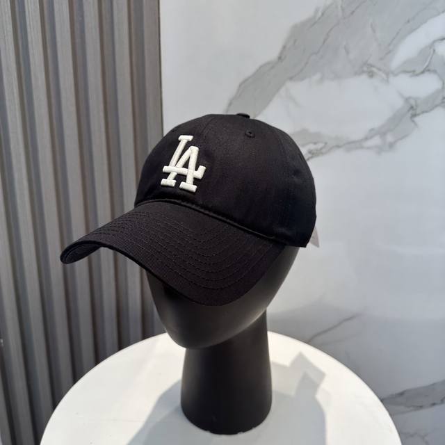 韩国正品Mlb棒球帽Ny最新最火的帽子就在这最新款棒球帽刺绣男女情侣款鸭舌帽最新款 ，爆炸款全线出货 非常百搭。正品Mlb男女同款棒球帽 Mlb 韩国Ny洋基队