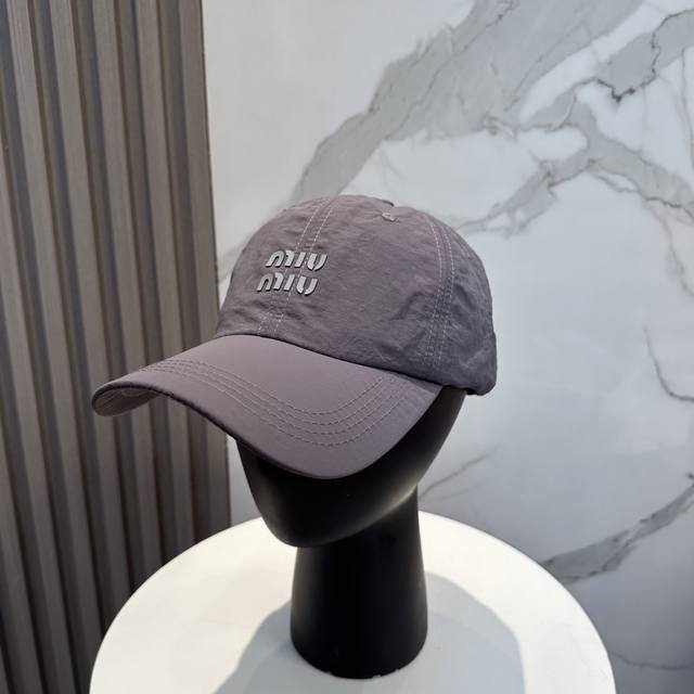 Miumiu缪缪新款速干简约棒球帽轻盈透气潮流百搭，小红书种草，毒药Get上你们的男朋友，一起Cool