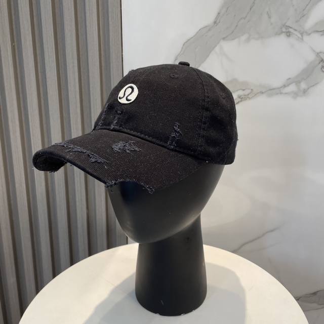 Lulu 露露 2025新款重破洞设计款棒球帽，新款出货，大牌款超好搭配，赶紧入手！