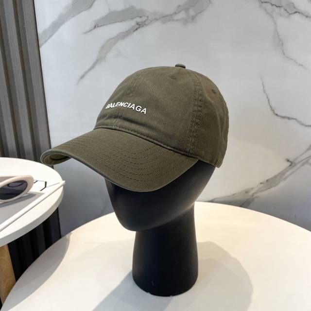 Balenciaga 巴黎世家 棒球帽我家对巴黎世家的工艺已经是炉火纯青了 必爆 Balenciaga巴黎世家新款洗水纯棉棒球帽重工工艺，双B字母标志，新颖时尚