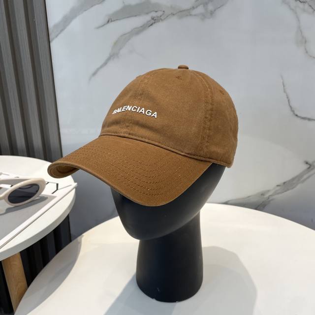 Balenciaga 巴黎世家 棒球帽我家对巴黎世家的工艺已经是炉火纯青了 必爆 Balenciaga巴黎世家新款洗水纯棉棒球帽重工工艺，双B字母标志，新颖时尚