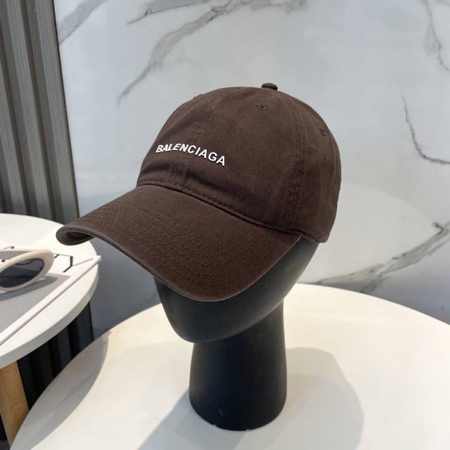 Balenciaga 巴黎世家 棒球帽我家对巴黎世家的工艺已经是炉火纯青了 必爆 Balenciaga巴黎世家新款洗水纯棉棒球帽重工工艺，双B字母标志，新颖时尚