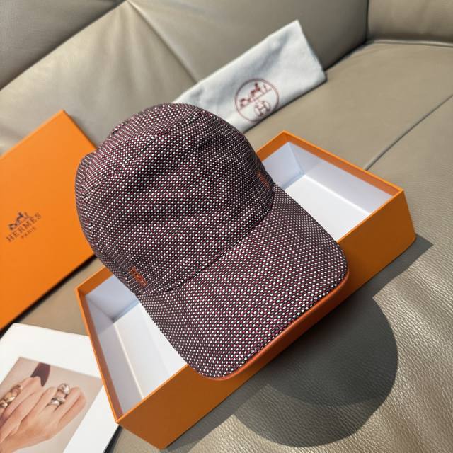 配盒子布袋，HermèS 爱马仕 原单棒球帽，经典H， 正品开模订制，原版透气帆布面料+头层牛皮，原厂精钢调节扣，做工细致，时尚帅气质量超赞！