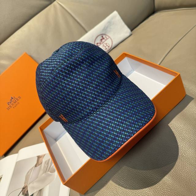 配盒子布袋，HermèS 爱马仕 原单棒球帽，经典H， 正品开模订制，原版透气帆布面料+头层牛皮，原厂精钢调节扣，做工细致，时尚帅气质量超赞！