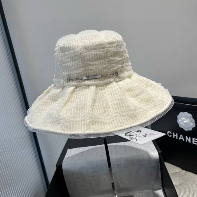 Miumiu缪缪新款渔夫帽，百褶边设计，可折叠，遮阳效果非常好，头围57Cm
