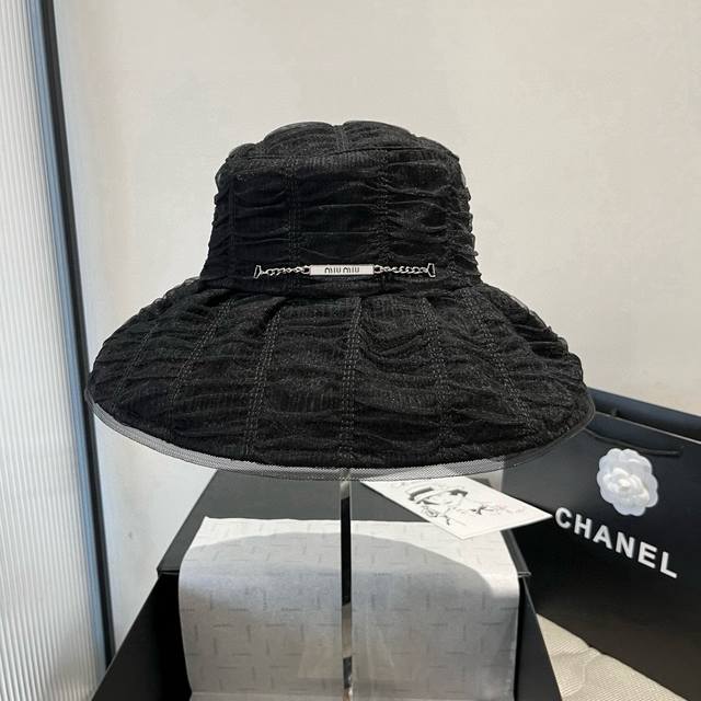 Miumiu缪缪新款渔夫帽，百褶边设计，可折叠，遮阳效果非常好，头围57Cm