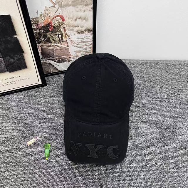 跑量 潮牌～新款早秋穿搭必入的新款每一个颜色都很百搭～最爱最爱的帽型 不挑人 冲！
