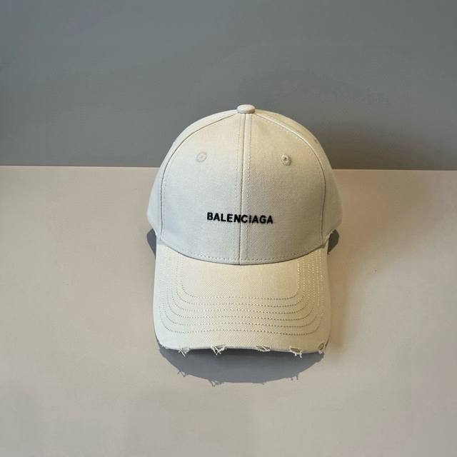 Balenciaga巴黎世家新款Logo棒球帽，很酷的色系，男女佩戴都有不同Style，第一批抢先出货！巴黎粉必入款！