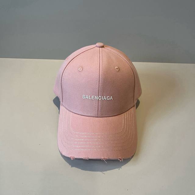 Balenciaga巴黎世家新款Logo棒球帽，很酷的色系，男女佩戴都有不同Style，第一批抢先出货！巴黎粉必入款！