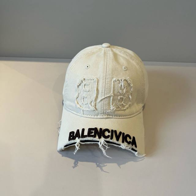 Balenciaga巴黎世家新款Logo棒球帽，很酷的色系，男女佩戴都有不同Style，第一批抢先出货！巴黎粉必入款！