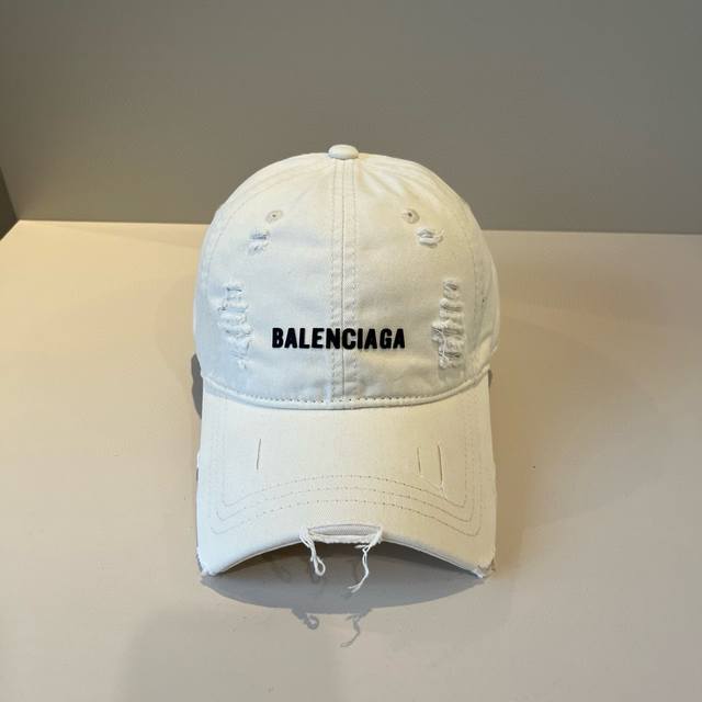 Balenciaga巴黎世家新款Logo棒球帽，很酷的色系，男女佩戴都有不同Style，第一批抢先出货！巴黎粉必入款！