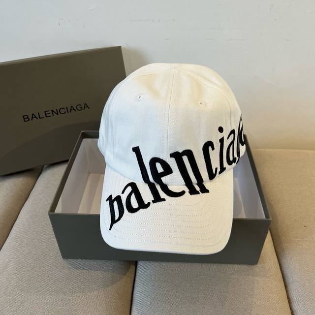 Balenciaga巴黎世家新款Logo棒球帽，很酷的色系，男女佩戴都有不同Style，第一批抢先出货！巴黎粉必入款！