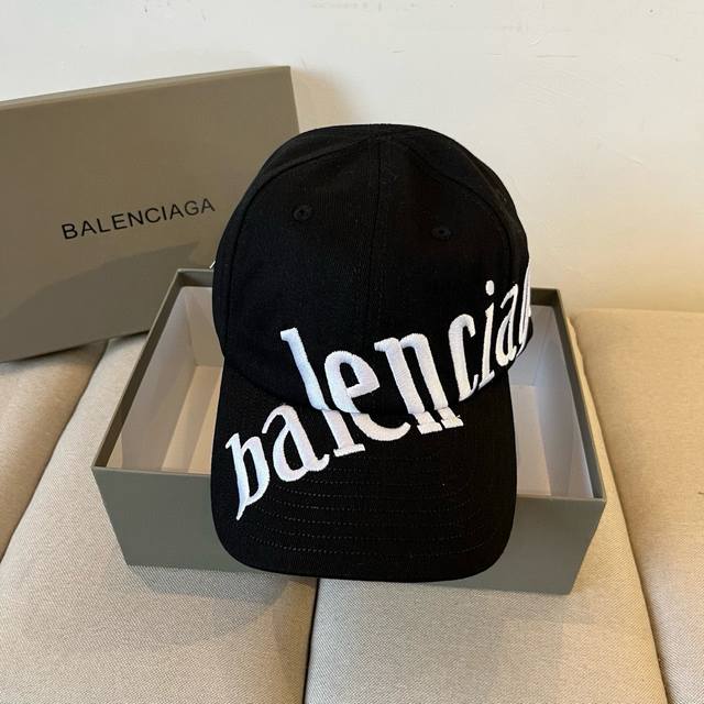 Balenciaga巴黎世家新款Logo棒球帽，很酷的色系，男女佩戴都有不同Style，第一批抢先出货！巴黎粉必入款！