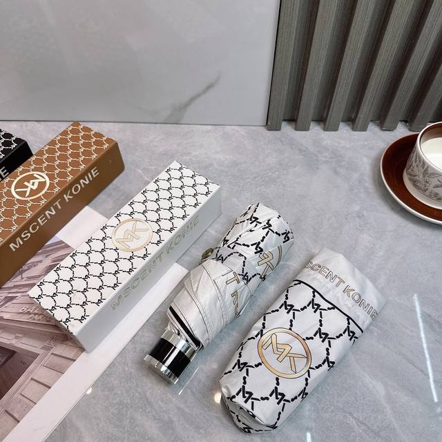 Mk Michael Kors 迈克 五折防晒睛雨伞 2570夏季新款 折叠晴雨伞 内里黑色涂层防晒有效阻隔紫外线99%，Upf 50 所以能起到伞下体感降温的