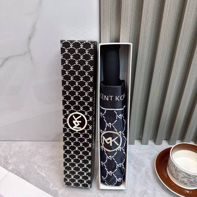 Mk Michael Kors 迈克 夏季新款 全自动折叠晴雨伞 黑色涂层防晒有效阻隔紫外线99%，Upf 50 所以能起到伞下体感降温的效果！有效隔热，高效防