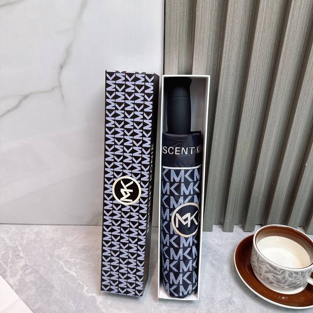 Mk Michael Kors 迈克 夏季新款 全自动折叠晴雨伞 黑色涂层防晒有效阻隔紫外线99%，Upf 50 所以能起到伞下体感降温的效果！有效隔热，高效防