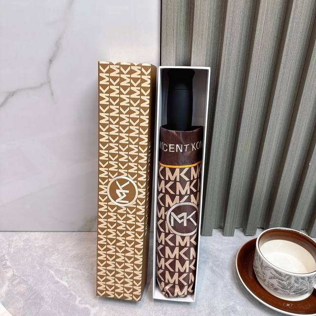 Mk Michael Kors 迈克 夏季新款 全自动折叠晴雨伞 黑色涂层防晒有效阻隔紫外线99%，Upf 50 所以能起到伞下体感降温的效果！有效隔热，高效防