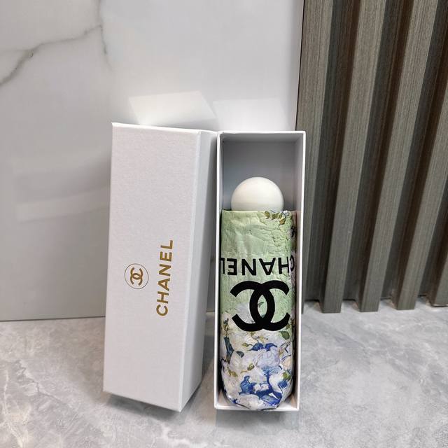 Chanel 香奈儿 新款 五折 折叠晴雨伞 时尚原单代工品质 细节精致 看得见的品质 打破一成不变 色泽纯正艳丽！