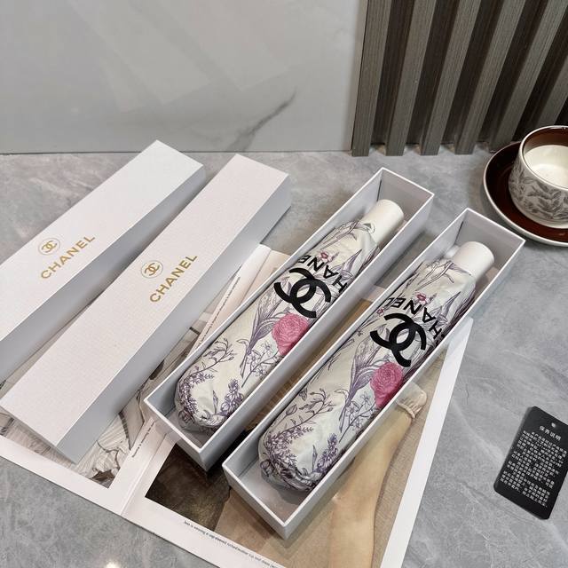 Chanel 香奈儿 夏季新款 全自动折叠晴雨伞 黑色涂层防晒有效阻隔紫外线99%，Upf 50 所以能起到伞下体感降温的效果！有效隔热，高效防晒一把搞定，超轻
