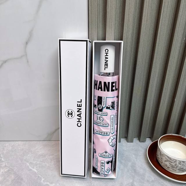 Chanel 香奈儿 2025夏季新款 全自动折叠晴雨伞 黑色涂层防晒有效阻隔紫外线99%，Upf 50 所以能起到伞下体感降温的效果！有效隔热，高效防晒一把搞