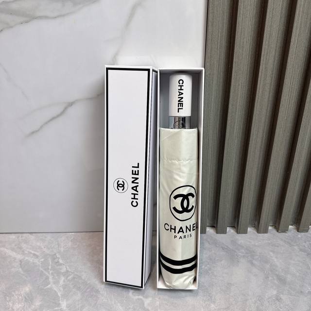 Chanel 香奈儿 夏季新款 全自动折叠晴雨伞 黑色涂层防晒有效阻隔紫外线99%，Upf 50 所以能起到伞下体感降温的效果！有效隔热，高效防晒一把搞定，超轻