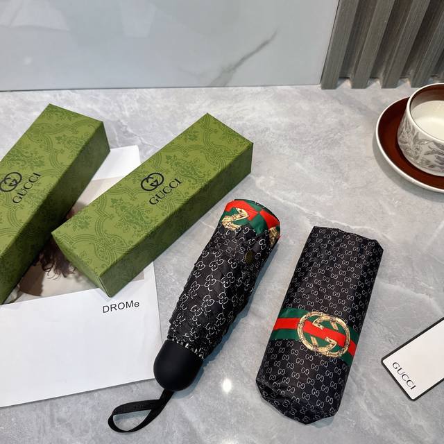 Gucci 古驰 新款 五折 折叠晴雨伞 时尚原单代工品质 细节精致 看得见的品质 打破一成不变 色泽纯正艳丽！