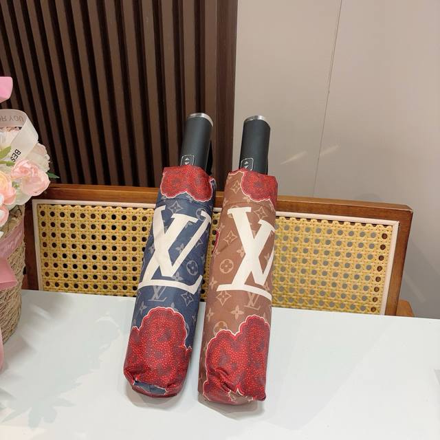 Louis Vuitton 路易威登 三折自动折叠晴雨伞 新涂层技术深色伞面 拥有令人惊喜的遮光效果！