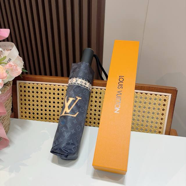 Louis Vuitton 路易威登 三折自动折叠晴雨伞 新涂层技术深色伞面 拥有令人惊喜的遮光效果！