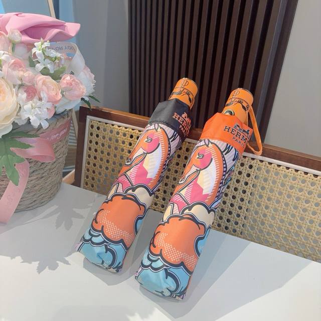 爱马仕 HermèS 新款 极品H家三折自动伞重磅呈现 以其精湛的工艺技术和源源不断的想像力 新涂层技术伞布 带来令人惊喜的遮光效果 让防晒及隔热性能更优保障