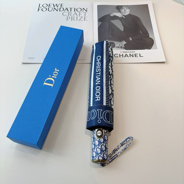 Dior 迪奥 三折自动折叠晴雨伞 时尚原单代工品质 细节精致 看得见的品质 打破一成不变 色泽纯正艳丽！
