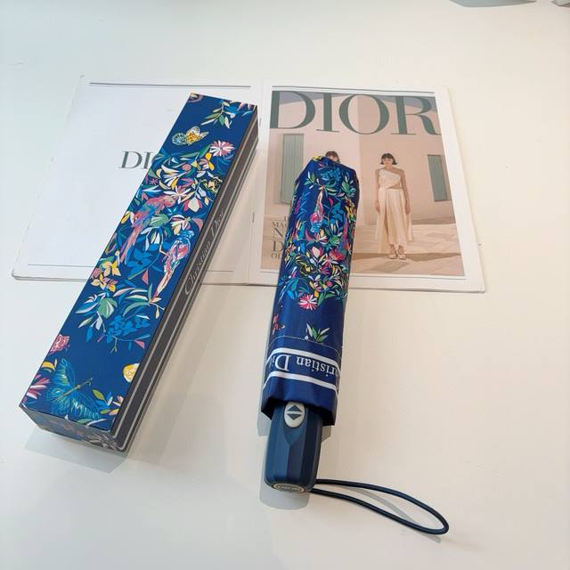 Dior 迪奥 三折自动折叠晴雨伞 时尚原单代工品质 细节精致 看得见的品质 打破一成不变 色泽纯正艳丽！