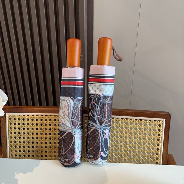 Louis Vuitton 路易威登 三折自动折叠晴雨伞 新涂层技术深色伞面 拥有令人惊喜的遮光效果！