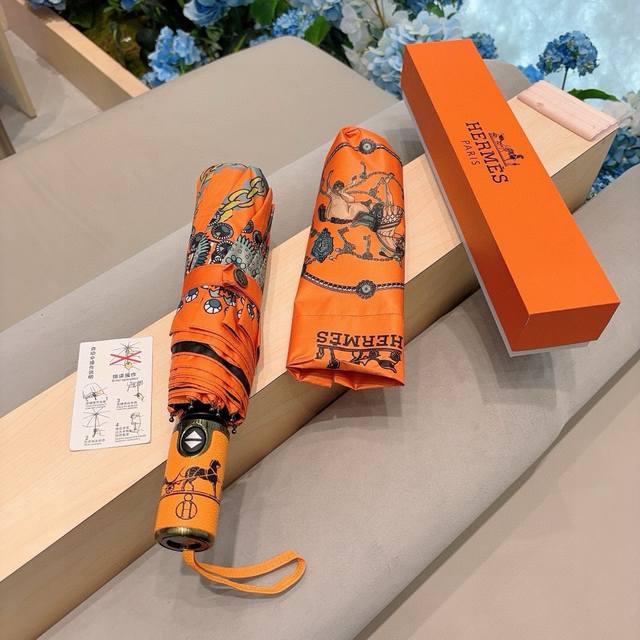 爱马仕 HermèS 新款 极品H家三折自动伞重磅呈现 以其精湛的工艺技术和源源不断的想像力 新涂层技术伞布 带来令人惊喜的遮光效果 让防晒及隔热性能更优保障