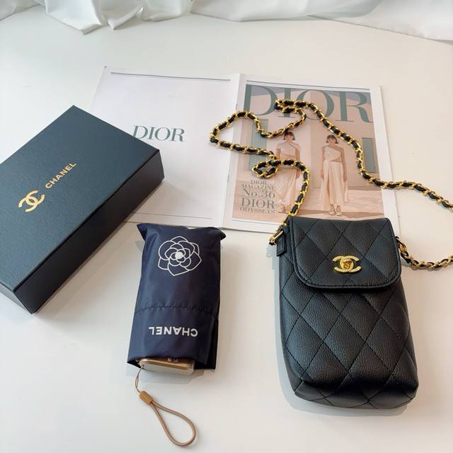 Chanel香奈儿 金色涂层 拼接五折小巧 配送链包 配套包装盒 链包可放手机 时尚博主人手一套，造型神器！出片率极高！自带高级感！伞包双C五金！细节完爆
