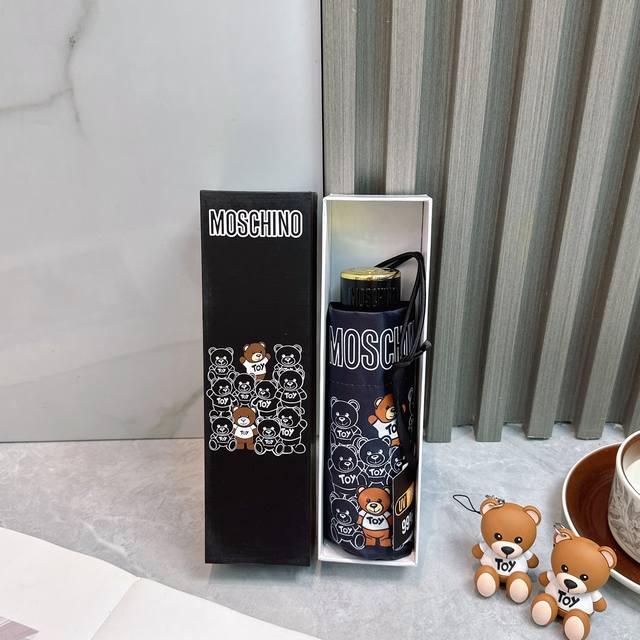 Moschino 莫斯奇诺 新款 五折 折叠晴雨伞 时尚原单代工品质 细节精致 看得见的品质 打破一成不变 色泽纯正艳丽！