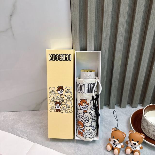 Moschino 莫斯奇诺 新款 五折 折叠晴雨伞 时尚原单代工品质 细节精致 看得见的品质 打破一成不变 色泽纯正艳丽！