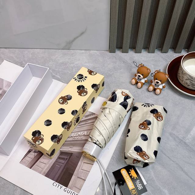 Moschino 莫斯奇诺 新款 五折 折叠晴雨伞 时尚原单代工品质 细节精致 看得见的品质 打破一成不变 色泽纯正艳丽！