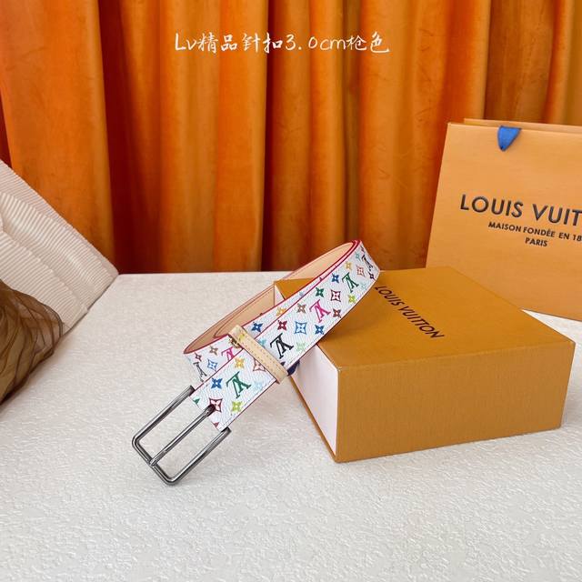 Louis Vuitton ：新款品质，一面黑彩印花一面平纹底，精品针扣，精工制作，细节看图，实物拍摄，高端奢华，宽度3.0Cm