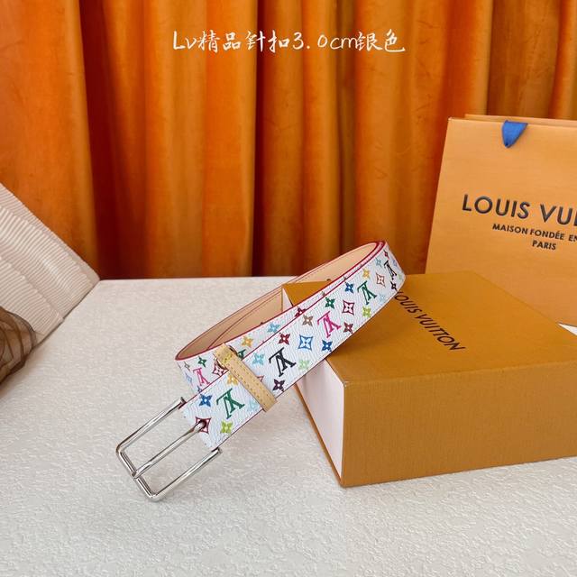 Louis Vuitton ：新款品质，一面黑彩印花一面平纹底，精品针扣，精工制作，细节看图，实物拍摄，高端奢华，宽度3.0Cm