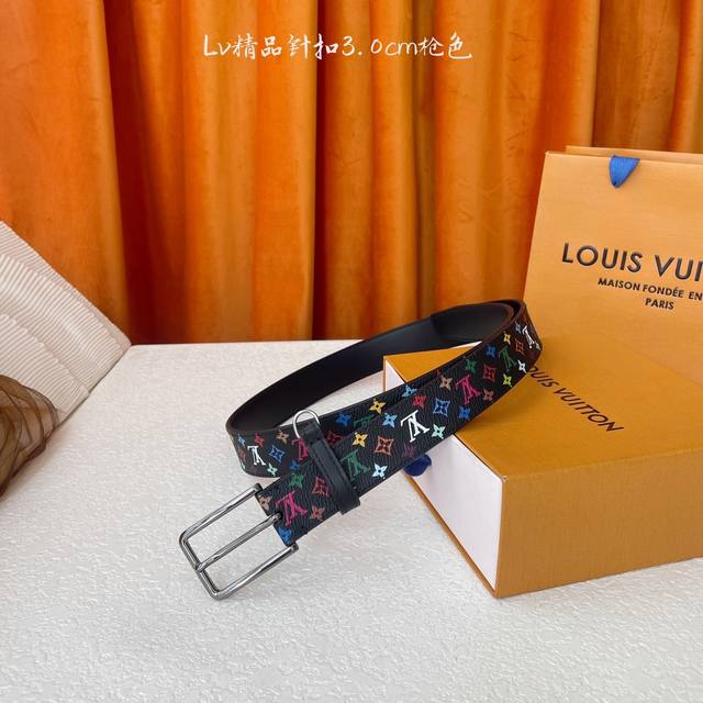Louis Vuitton ：新款品质，一面黑彩印花一面平纹底，精品针扣，精工制作，细节看图，实物拍摄，高端奢华，宽度3.0Cm