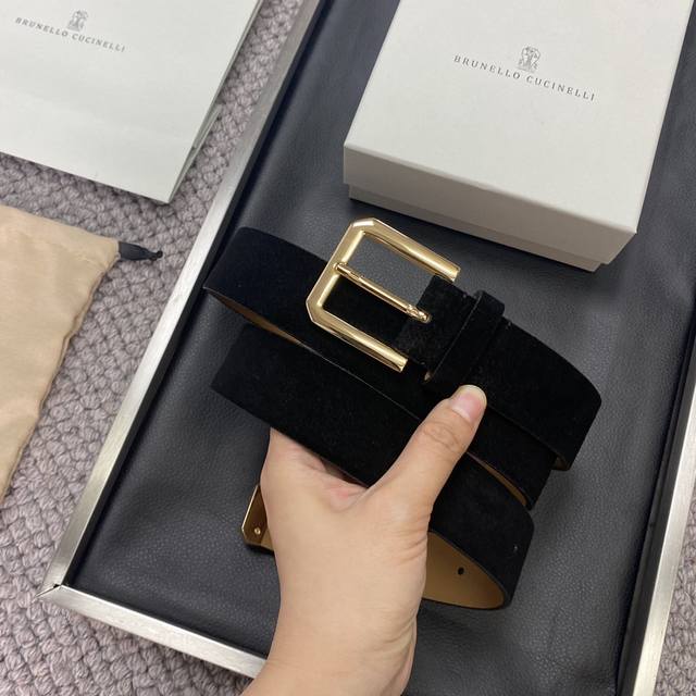 Brunello Cucinelli 反绒皮腰带，3.5公分宽，简约风，休闲好搭配