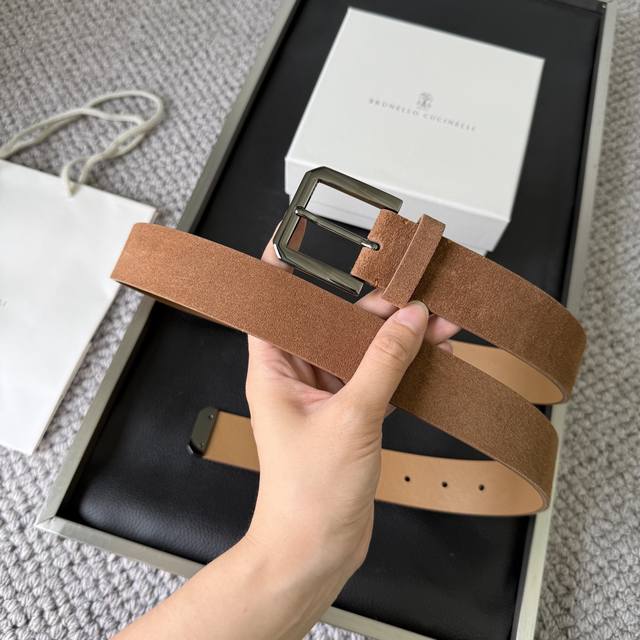 Brunello Cucinelli 反绒皮腰带，3.5公分宽，简约风，休闲好搭配