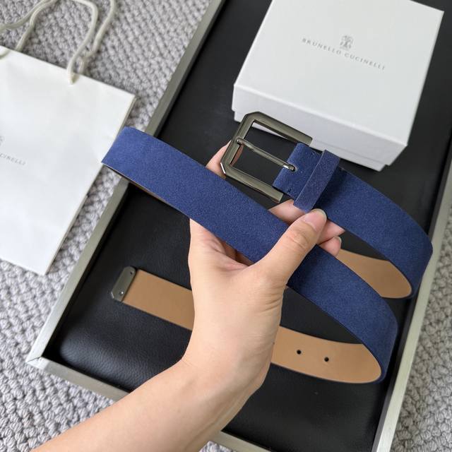 Brunello Cucinelli 反绒皮腰带，3.5公分宽，简约风，休闲好搭配