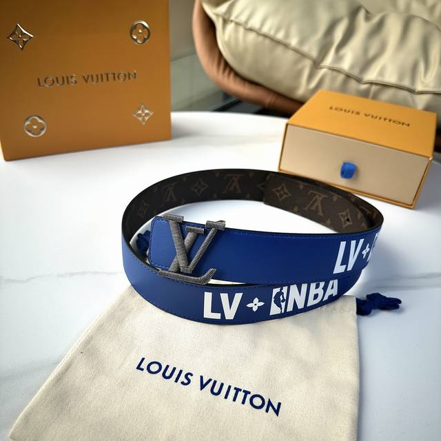 L0Uis Vuitt0N 今季联名新品 驢家原單腰帶 寬度40毫米 定制帆布面內襯進口蓝色小牛皮底 丝印Nba字样 全新開模精鋼五金搭扣 雙面用 經久耐用 百