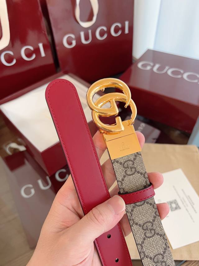 Gucci 2025最新专柜系列安哥拉红 款号 659418 92Tin 9257 双面进口原厂防水Pvc材质 比牛皮还耐用 宽度3.0Cm 可旋转亮金双G带扣