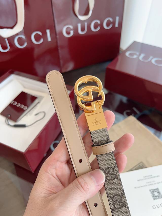 Gucci 2025最新专柜系列裸粉 款号 659418 92Tin 9257 双面进口原厂防水Pvc材质 比牛皮还耐用 宽度2.0Cm 可旋转亮金双G带扣