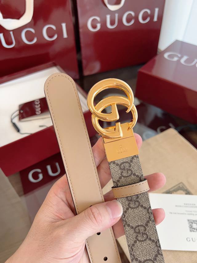 Gucci 2025最新专柜系列裸粉 款号 659418 92Tin 9257 双面进口原厂防水Pvc材质 比牛皮还耐用 宽度3.0Cm 可旋转亮金双G带扣